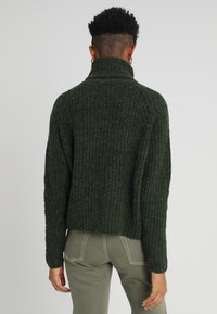 ONLY Stickad tröja - dark green