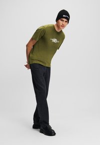 Karl Lagerfeld Jeans FOIL LOGO - Marškinėliai su spaudiniu - ivy green