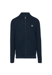 Suéter azul marino con cremallera y cuello alto, hecho de tejido de punto texturizado. Presenta un pequeño parche con el logo en el lado izquierdo del pecho y puños acanalados.