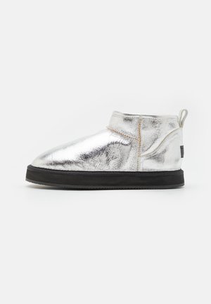GLASGOW - Winter boots - silver