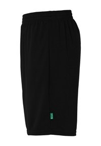 Schwarze sportliche Shorts mit einem elastischen Bund, leichtem Stoff und einem kleinen grünen Etikett am Saum. Glatte Textur, knielanger Schnitt.