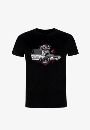T-shirt in cotone nero con grafica di due auto, comprensive di un furgone e un'auto d'epoca, con la scritta "MYSTERY MACHINE & BABY" in rosso e bianco.