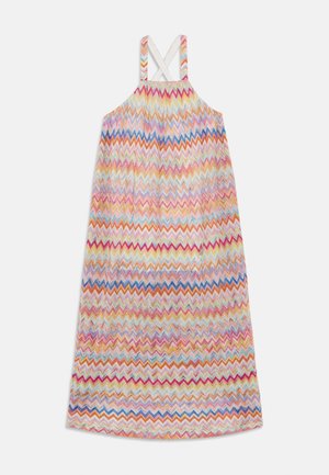 Αμάνικο φόρεμα με ζιγκ ζαγκ μοτίβο σε παστέλ αποχρώσεις, με χιαστί τιράντες. Κατασκευασμένο από ελαφρύ ύφασμα, φτάνει μέχρι τη μέση της γάμπας.