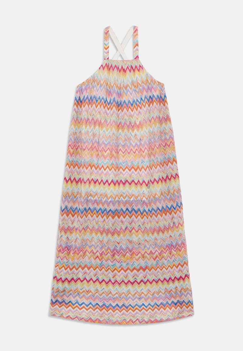 Αμάνικο φόρεμα με ζιγκ ζαγκ μοτίβο σε παστέλ αποχρώσεις, με χιαστί τιράντες. Κατασκευασμένο από ελαφρύ ύφασμα, φτάνει μέχρι τη μέση της γάμπας.