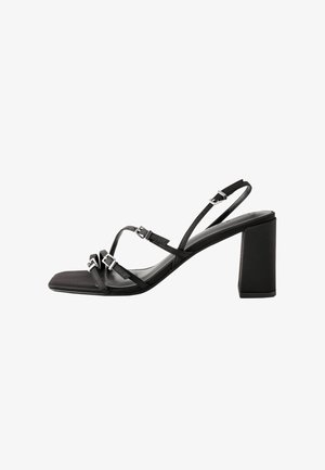 Next, REGULAR FIT - FOREVER COMFORT® BUCKLE BLOCK HEELS - Sandaalid - black