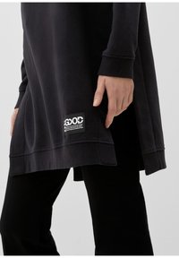 s.Oliver MIT RÜCKENPRINT - Bluza z kapturem