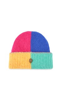Berretto lavorato a maglia con quattro segmenti colorati: rosa, blu, giallo e verde. Presenta una texture a coste e un accento decorativo in metallo.