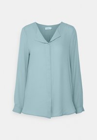 Blouse bleu clair à manches longues avec boutons cachés à l'avant et large col ouvert, en tissu lisse et fluide.
