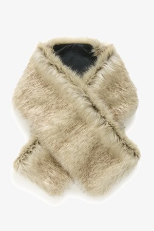 Šviesiai rudas ir smėlinis dirbtinio kailio šalikas su juodu pamušalu, sulankstytas taip, kad suformuotų platų, jaukų apvyniojimo kūrimą.
