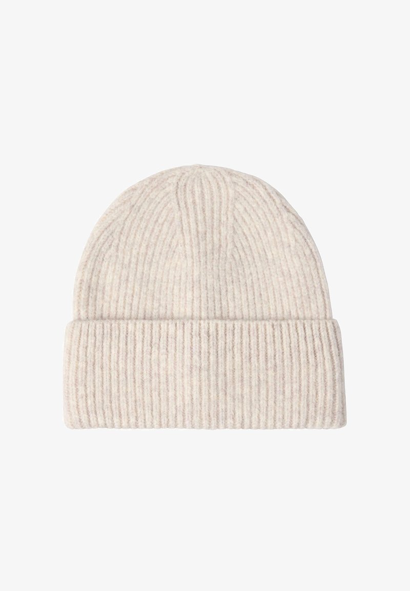 Beżowa, prążkowana czapka beanie z podwiniętym brzegiem, zaprojektowana dla ciepła i swobodnego stylu.