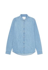 Ανοιχτό μπλε τζιν πουκάμισο με κουμπιά, μακριά μανίκια, μυτερό γιακά και στρογγυλεμένη άκρη. Διαθέτει κλείσιμο με κουμπιά μπροστά και μικρή λεπτομέρεια με λογότυπο.
