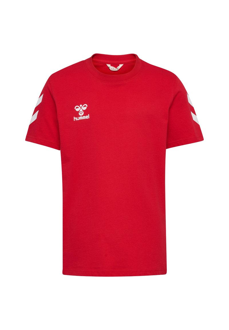 Rød bomulds t-shirt med rund hals. Har hvidt logo og chevron-mønster på skuldrene. Ensfarvet stof, korte ærmer og almindelig pasform.