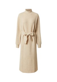 Robe tricotée beige avec un col montant, des manches longues et une ceinture assortie à la taille. Présente une coupe décontractée et une texture côtelée.