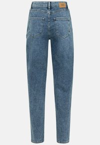 Lichtblauwe denim jeans met een relaxte pasvorm, vijf zakken en een leren label op de tailleband. Heeft rechte pijpen en een minimistisch gestructureerd oppervlak.