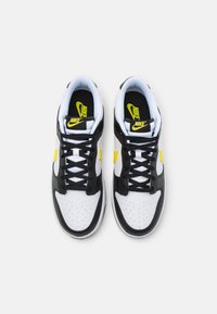 Nike Sportswear NIKE DUNK LOW - Baskets basses - black/yellow/white
