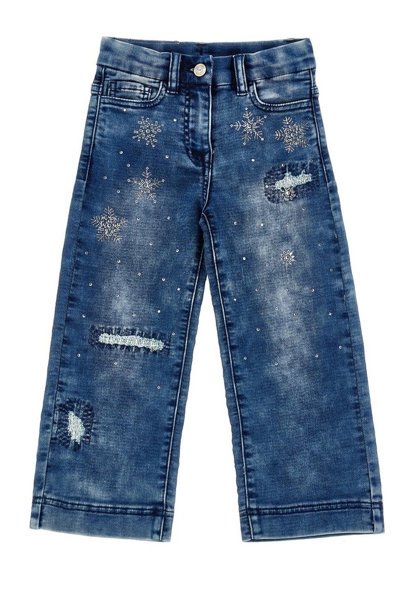 Jeans in denim blu scuro con un design a gamba larga, toppe strappate e decorazioni a forma di fiocco di neve con piccoli strass sparsi.
