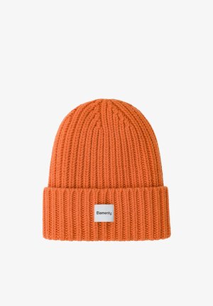 Pomarańczowa dziergana czapka z prążkowaną fakturą, z podwiniętym mankietem i małą kwadratową metką z napisem "Element".
