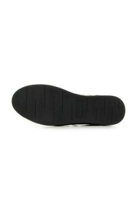 Suola di scarpa in gomma nera con motivo testurizzato per una migliore aderenza, dotata di logo a rilievo del marchio e indicatore di taglia. Design semplice e piatto per una maggiore stabilità.