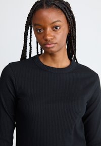 Carhartt WIP SERENA - Pikkade varrukatega topp - black