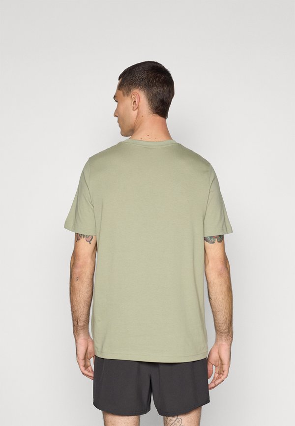 GRAPHIC VARSITY TEE - Print T-shirt - lux army3