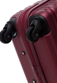 WITTCHEN MEDIUM SUITCASE WITH LUGGAGE TAG FROM ABS - Trolley - bordeaux