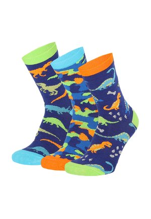 Drei bunte Socken mit Dinosauriermustern in Blau-, Grün-, Orange- und Navytönen, jeweils mit unterschiedlich farbigen Bündchen und Zehen.