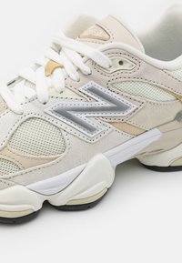 New Balance U9060 UNISEX - Sportcipő - off-white/beige/silver