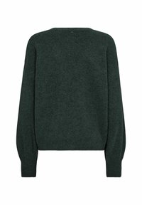 Zelený pletený svetr s kulatým výstřihem, dlouhými rukávy a volným střihem. Měkká textura s minimálními detaily na zadní straně.