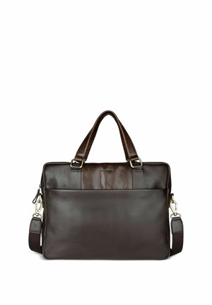 Serviette en cuir marron foncé avec doubles poignées supérieures, poche avant et bandoulière amovible avec fermoirs argentés.
