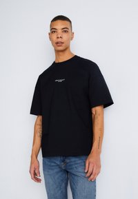 Jack & Jones - JORSANTORINI TEE CREW NECK - Pamata T-krekls - black Miniatūras attēls 1