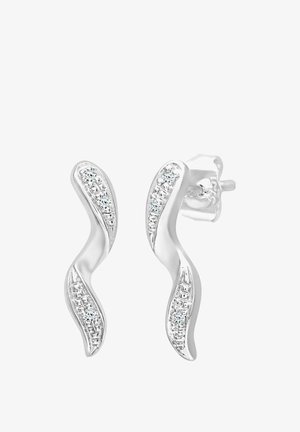 Strieborné náušnice s krúteným, vlnitým dizajnom; na jednej strane sú malé priehľadné kamienky zasadené do drážky. Lesklý povrch a hladká textúra.