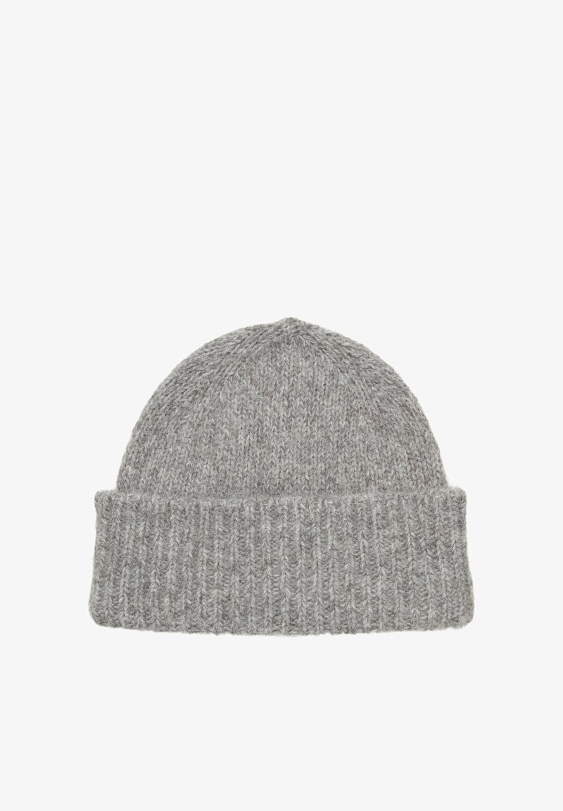Szara dzianinowa czapka z miękkiego materiału z prążkowanym mankietem, zaokrąglonym czubkiem i teksturowanym wykończeniem. Odpowiednia na chłodniejszą pogodę.