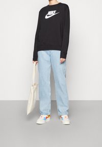 Nike Sportswear Collegepaita - black