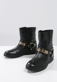MICHAEL Michael Kors Botines camperos - black