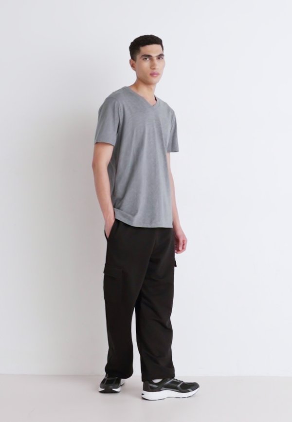 CLASSIC  - Basic T-shirt3