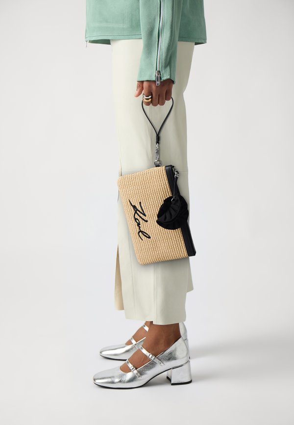 SIGNATURE FLOWER POUCH - Clutch - natural