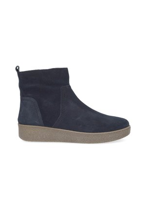 Bottines en daim bleu marine, avec une texture lisse et une semelle en caoutchouc flexible à finition naturelle.