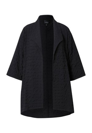 Czarna, teksturowana kurtka z otwartym przodem, szerokimi klapami i rękawami do trzy czwarte długości, z lekko zakrzywionym dołem.