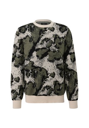 Ümariku kaelaga särk, millel on abstraktne kamuflaažmustern roheline, must ja beež, sisaldades soonikleid ja soonikut.