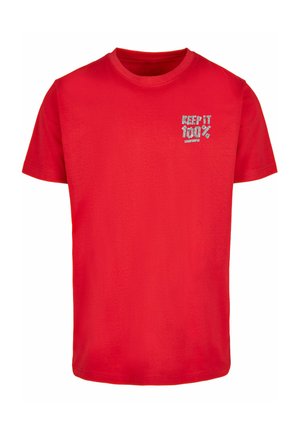 Röd bomulls t-shirt med korta ärmar, med texten "KEEP IT 100%" i vitt. Rund halsringning och en enkel design utan ytterligare mönster.