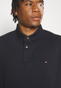 Tommy Hilfiger Polo marškinėliai - desert sky