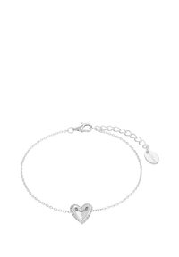 Bracciale in argento con un pendente a forma di cuore con accenti trasparenti, catena delicata e chiusura regolabile con un piccolo tag con logo.