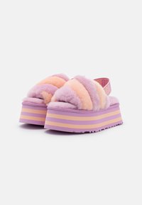 UGG Sandály na platformě - purple