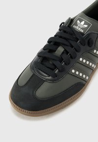 adidas Originals SAMBA OG - Joggesko - core black/legend earth/gum