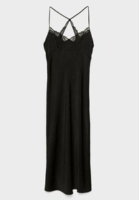Zwarte satijnen slipdress met kantafwerking, voorzien van dunne verstelbare bandjes en een relaxte pasvorm, die tot halverwege de kuit valt.