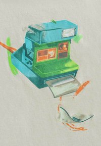 Grafisch ontwerp van een vintage instantcamera in teal en groen, met een venster en een papieren afdruk, omringd door kleurrijke verfspetters op de achtergrond.