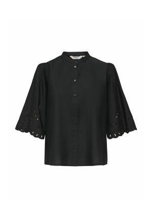 Čierna blúzka na gombíky s krátkymi nafúknutými rukávmi s vlnitými okrajmi a detailmi z dierkovej čipky.
