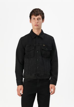 Veste en denim noir avec un devant à boutons, deux poches poitrine et un col pointu. Présente une coupe légèrement ajustée et un tissu texturé.