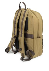 Khaki batoh s polstrovanými hnědými popruhy a síťovinovými panely, který má dvě boční kapsy a zipy. Texturovaná tkanina se zpevněnými švy.