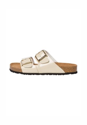 Beige glanzende sandalen met twee banden, uitgerust met gouden gespen, kurken voetbed en zwarte rubberen zool. Soepele textuur met een klassiek design.